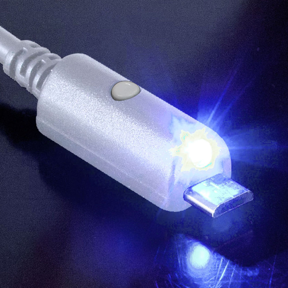 USBポートが見えにくかったり届きにくかったりする場所にあっても手元を照らせて便利な充電ケーブル