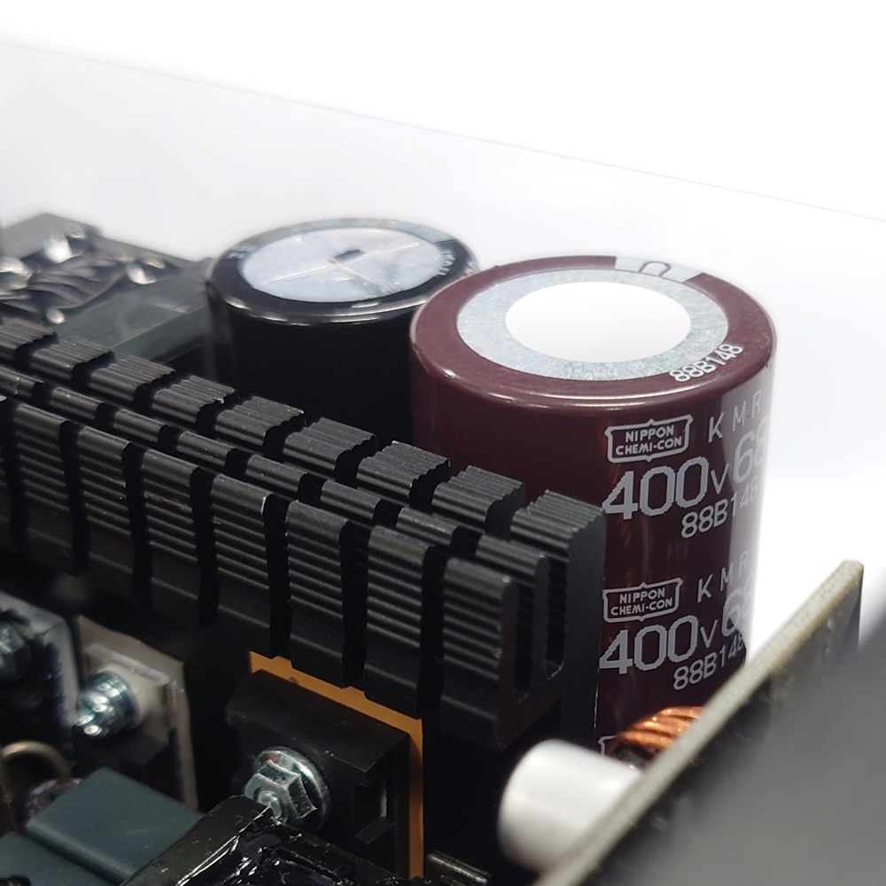 安心安全な日本メーカー製105℃電源コンデンサ採用