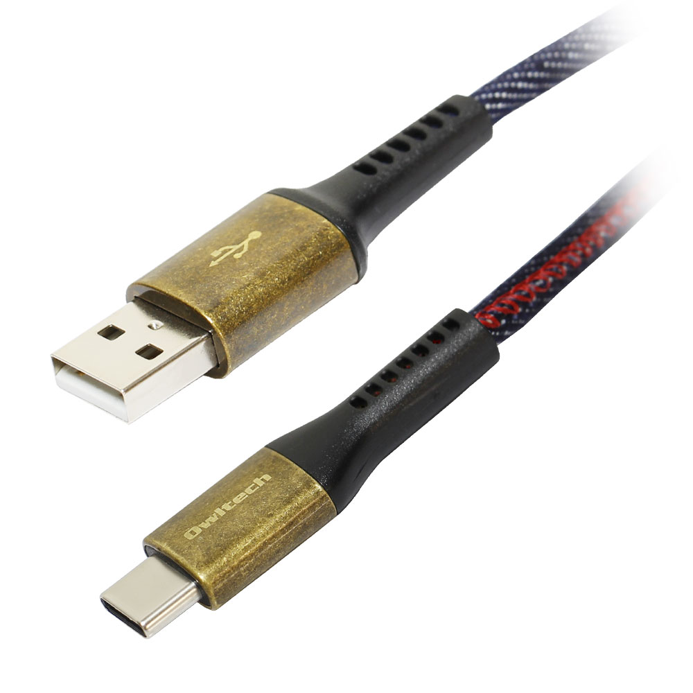 USBポートを備えた機器(パソコン・充電器等)から充電できます。