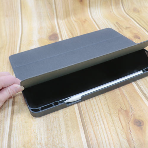 Ipad Pro 11インチ 12 9インチ 各対応 Apple Pencilを収納しながら充電できるホルダー付きケース Owl Cvicシリーズ 株式会社オウルテック