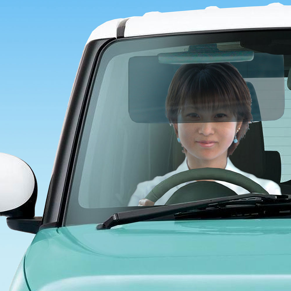 透過性のあるサンバイザーなので、使用中も対向車が見えて使いやすい