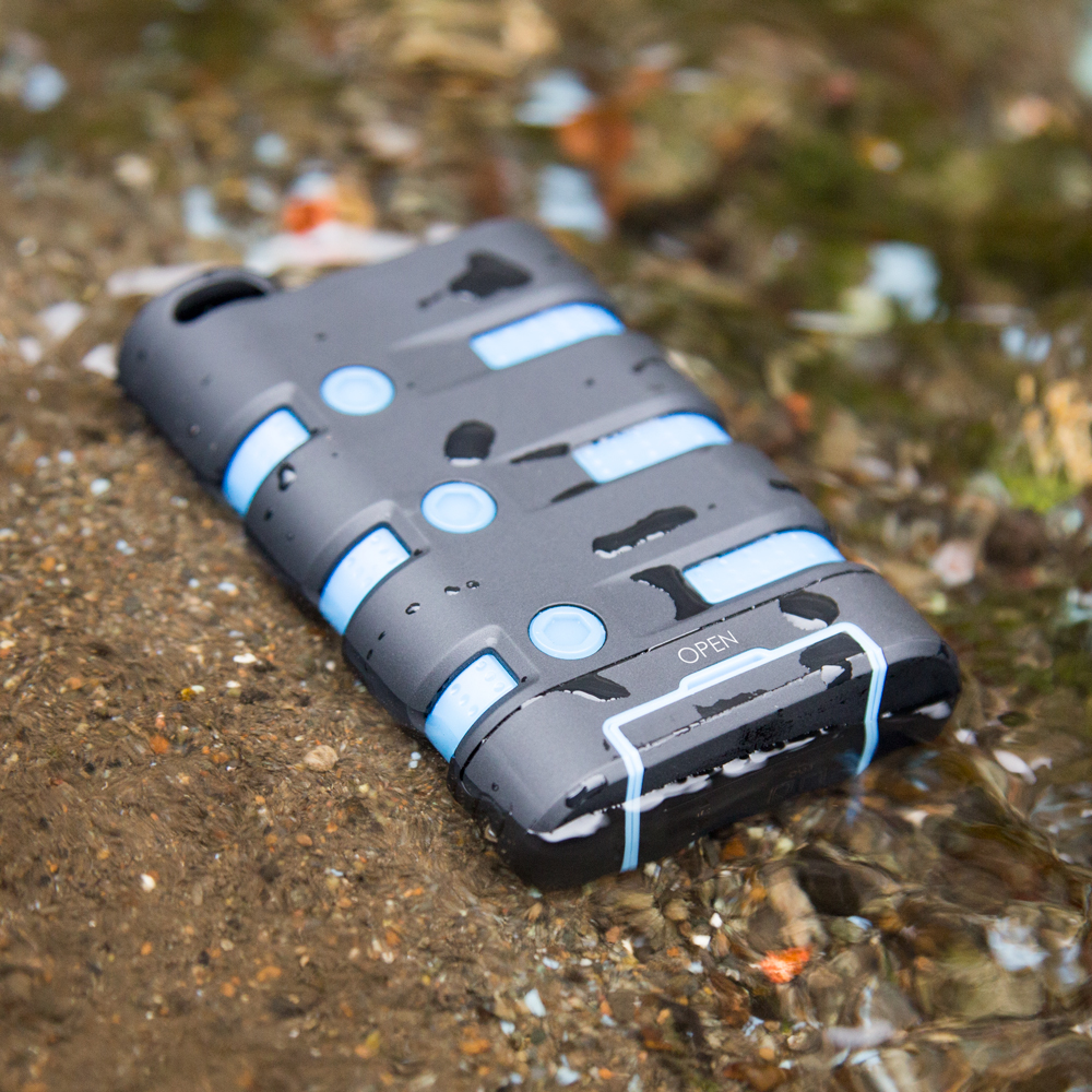 水辺や砂地などアウトドアに強いタフな防水モバイルバッテリー Owl Lib7801 株式会社オウルテック 水辺や砂地などアウトドアに強いタフな防水モバイルバッテリー Owl Lib7801 株式会社オウルテック