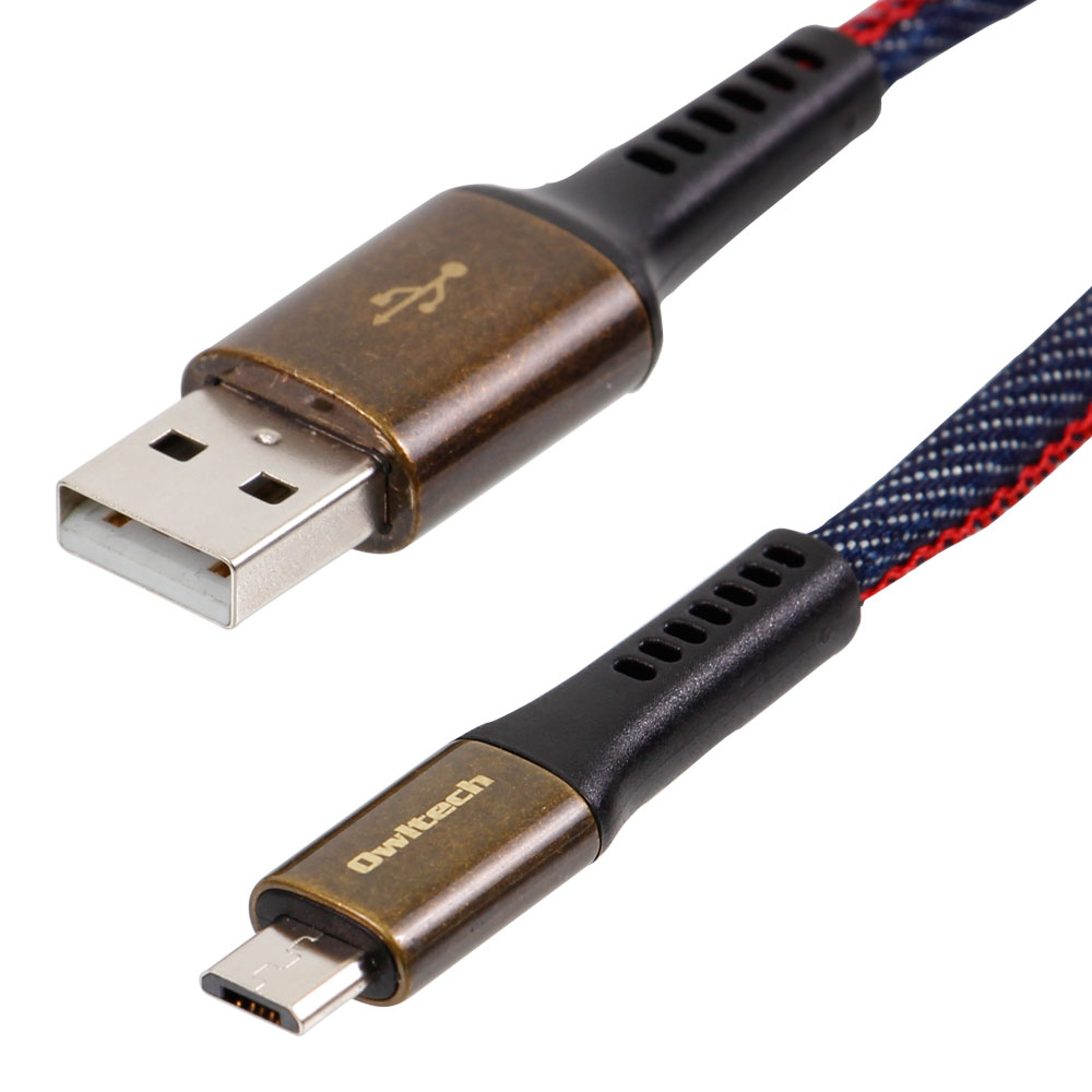 USBポートを備えた機器(パソコン・充電器等)から充電できます。